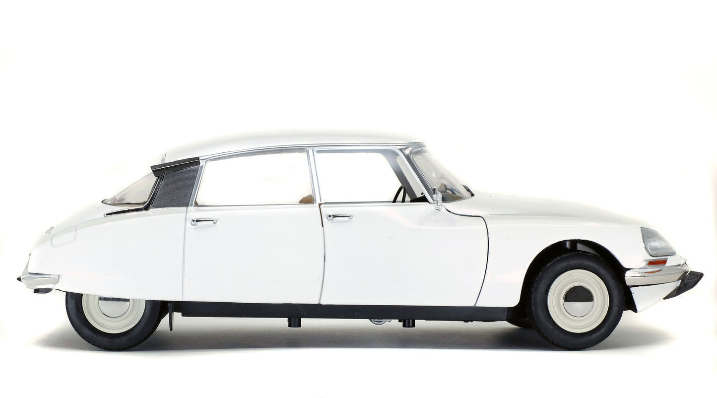 Citroën D Special Blanche 1972 – 1:18 Die‑Cast Solido