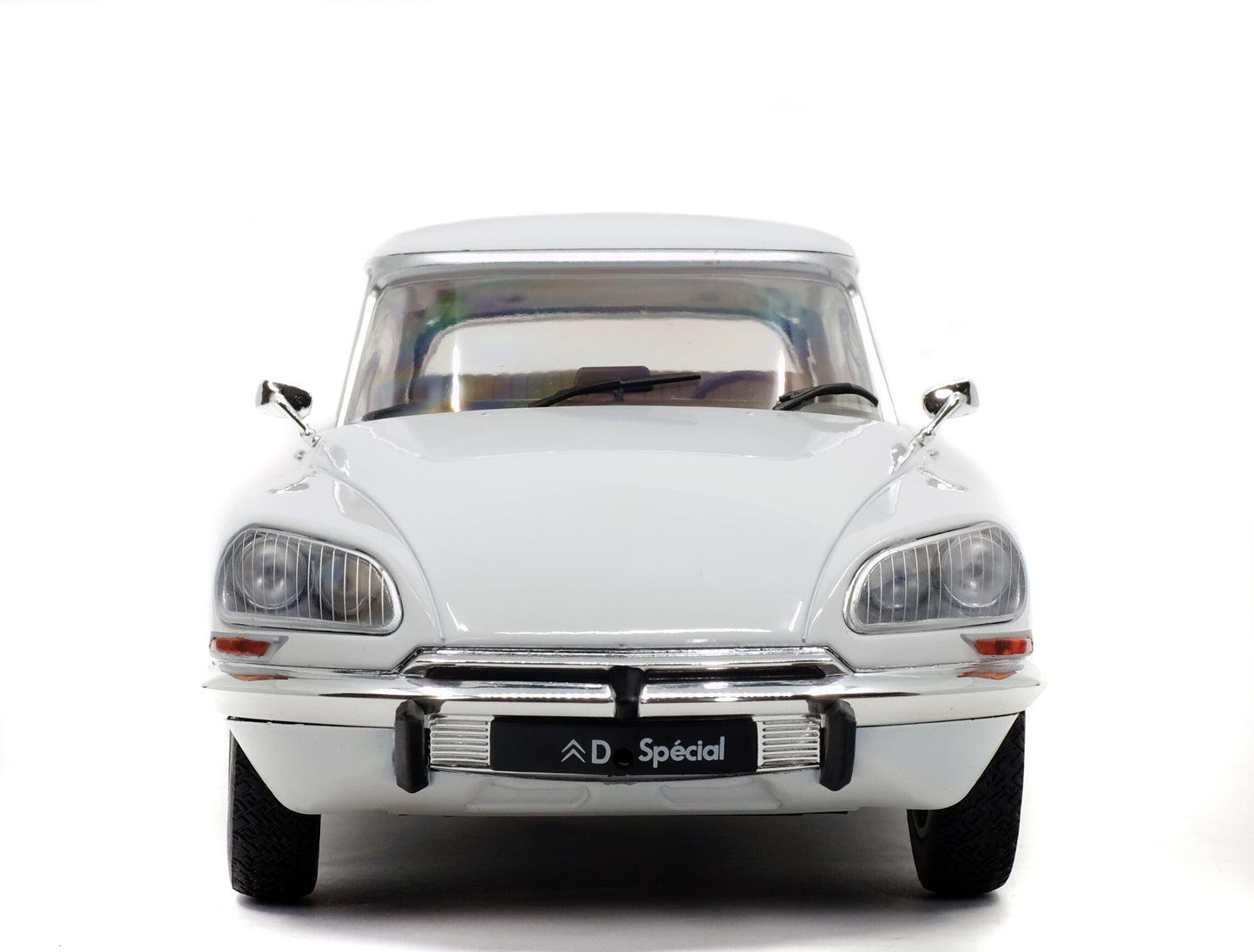 Citroën D Special Blanche 1972 – 1:18 Die‑Cast Solido