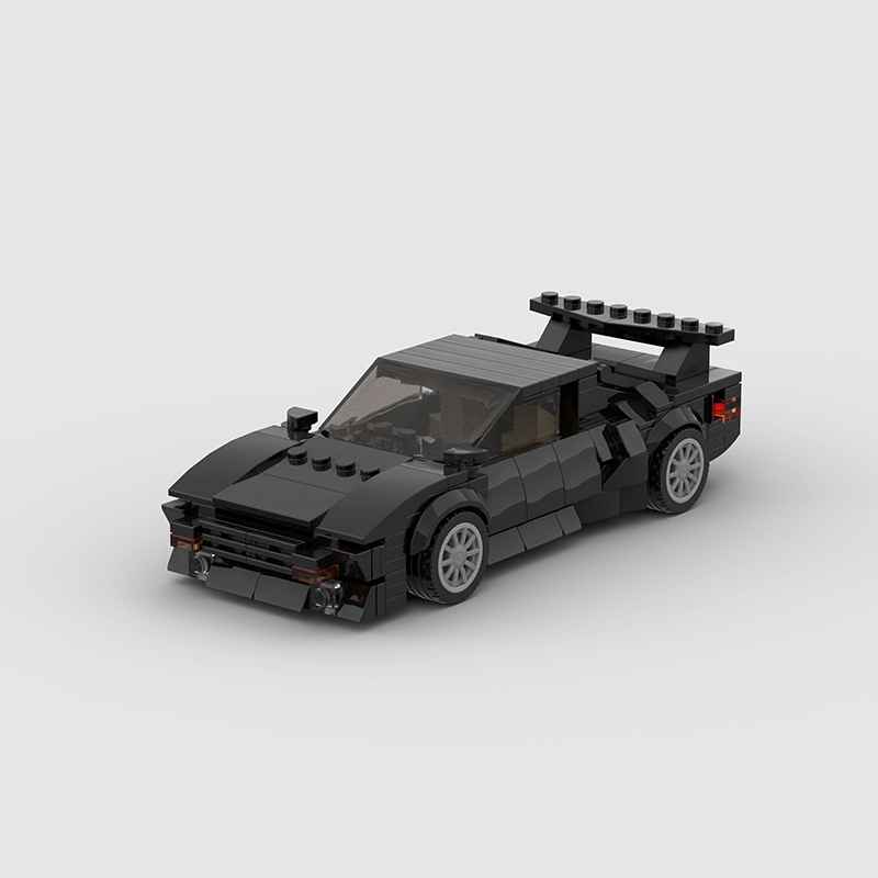De Tomaso Pantera - Prednji pogled: Sastavljeni model autića De Tomaso Pantera sa prednje strane.
