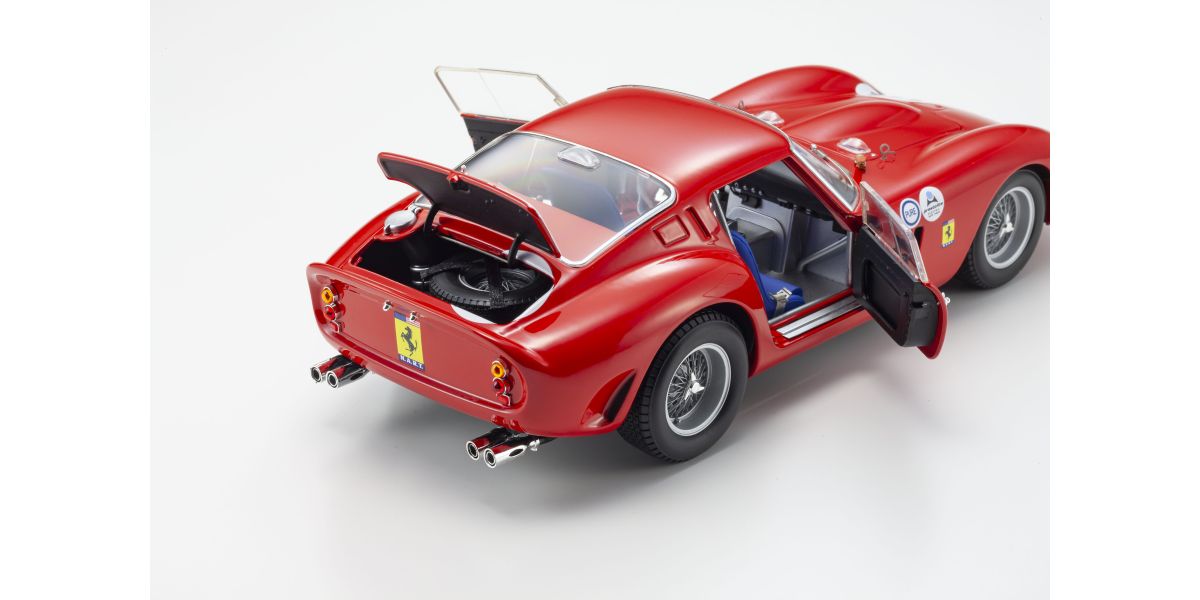 Ferrari 250 GTO Daytona 3H, pogled iz ptičije perspektive sa otvorenim vratima