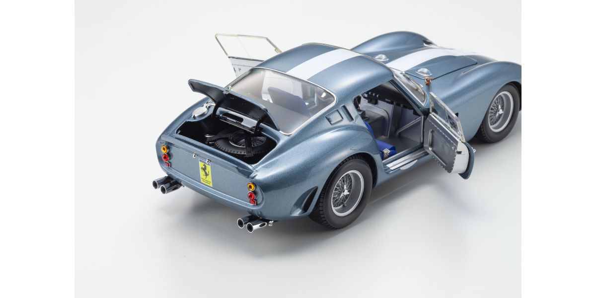 Ferrari 250 GTO Sebring 1962 sa otvorenim gepekom i vratima