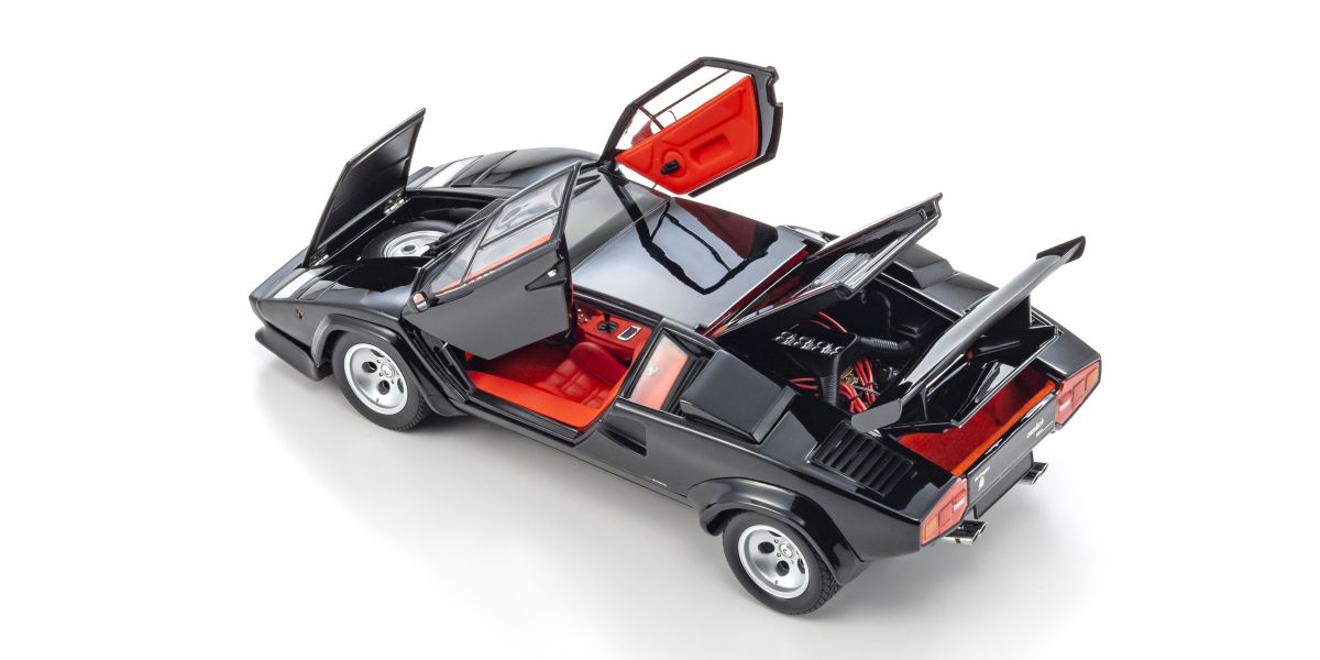 Lamborghini Countach LP5000 Quattrovalvove Black - Pogled odozgo sa otvorenim vratima