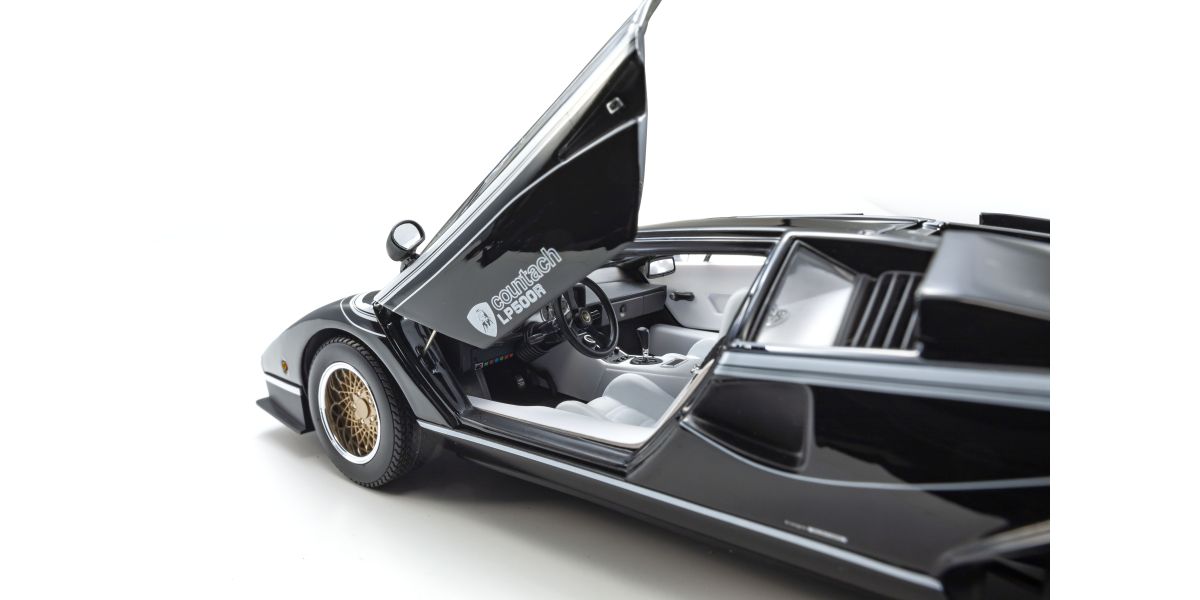 Lamborghini Countach LP500R Black-White - Vozačeva vrata otvorena