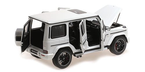 Nazad sa otvorenim vratima Mercedes-AMG G63 2018 White - Detalji modela