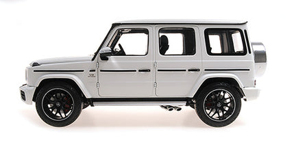 Sa strane Mercedes-AMG G63 2018 White - 1/18 model