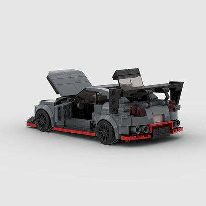 Nissan R35 GT-R autić na sklapanje - pogled sa zadnje strane
