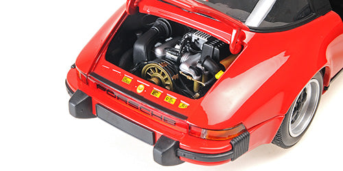 Detaljan prikaz motornog prostora Porsche 911 Carrera 3.2 Targa – 1983 – Red