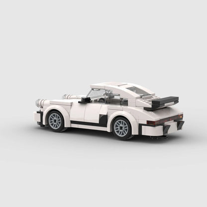Zadnji pogled na Porsche 911 Classic White autić na sklapanje