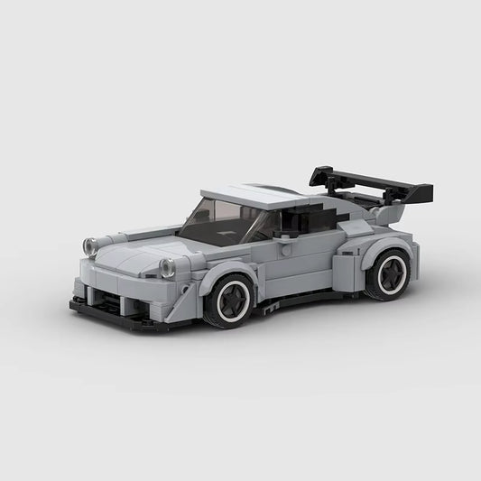 Pogled napred na Porsche 911 (930) RWB autić