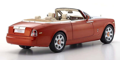 Stražnji pogled modela Rolls-Royce Phantom Drophead Coupé 2007 Orange, s precizno izvedenim elementima