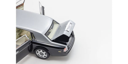 Detalj otvorenog gepeka na Rolls-Royce Phantom EWB 2012 Black Silver modelu
