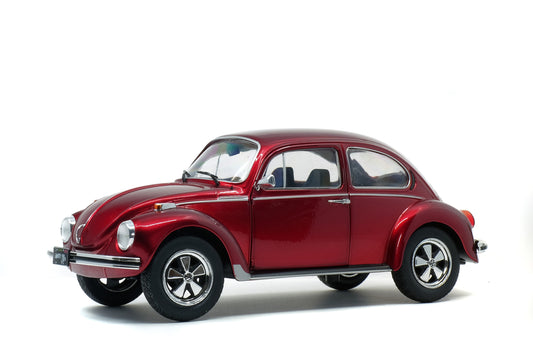 Volkswagen Beetle 1303 1974 Metallic Red – 1:18 Die‑Cast Solido
