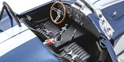 Enterijer Shelby Cobra 427 S/C Spider, precizni detalji.