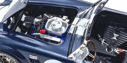 Detaljan pogled motora Shelby Cobra 427 S/C Spider 1962.