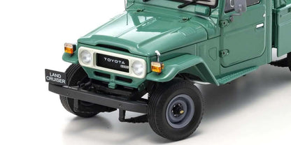 Detalj prednjeg branika Toyota Land Cruiser 40 Pick Up 1980