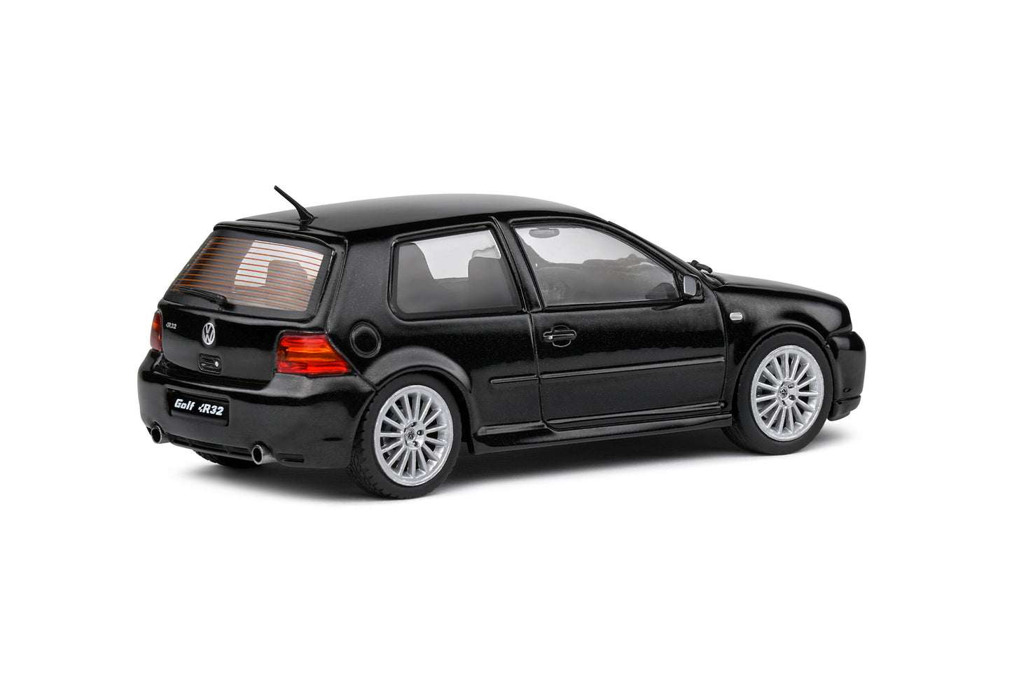 Volkswagen Golf IV R32 – 2003 – Black Magic – 1:43 – Solido